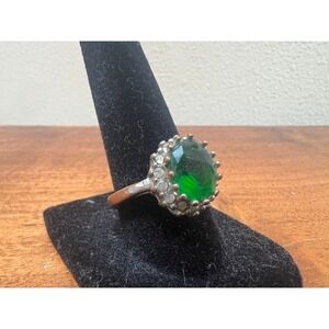 Green Cocktail Ring 7.5 Silver Vintage MCM 50s Glam Oval Rhinestone Halo Patina